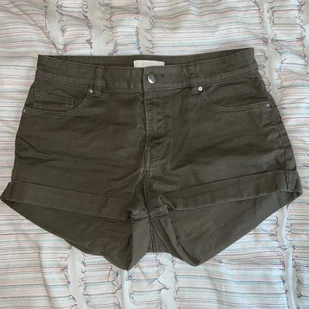 H&M shorts | Size 6 | olive green